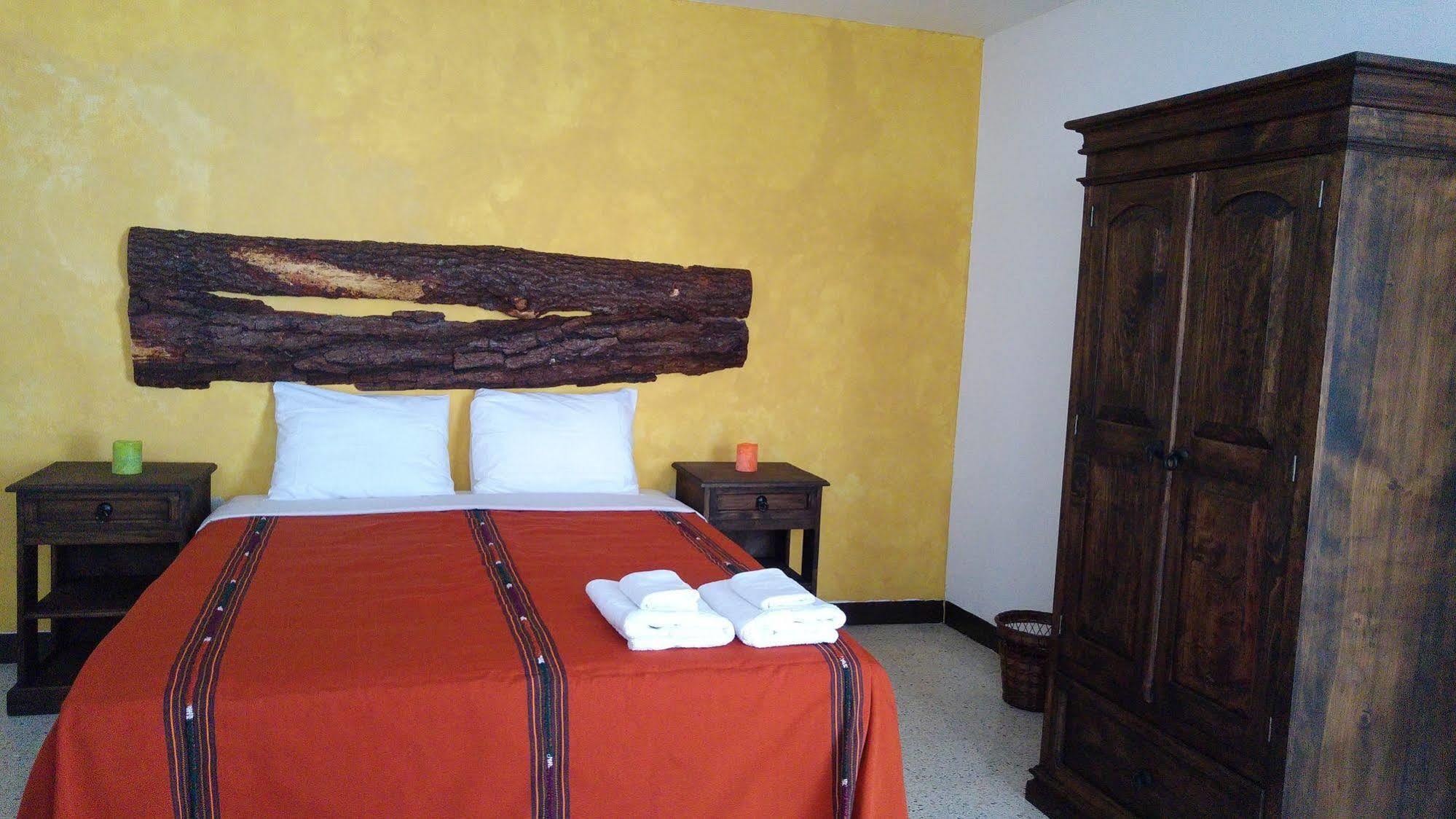 Ixkanul Antigua Hotel Bagian luar foto