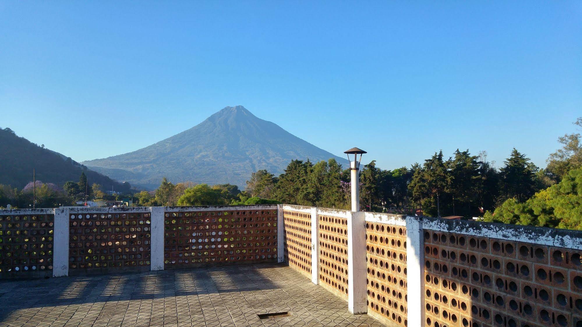 Ixkanul Antigua Hotel Bagian luar foto