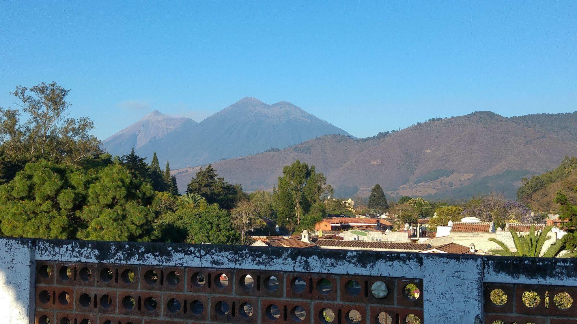 Ixkanul Antigua Hotel Bagian luar foto