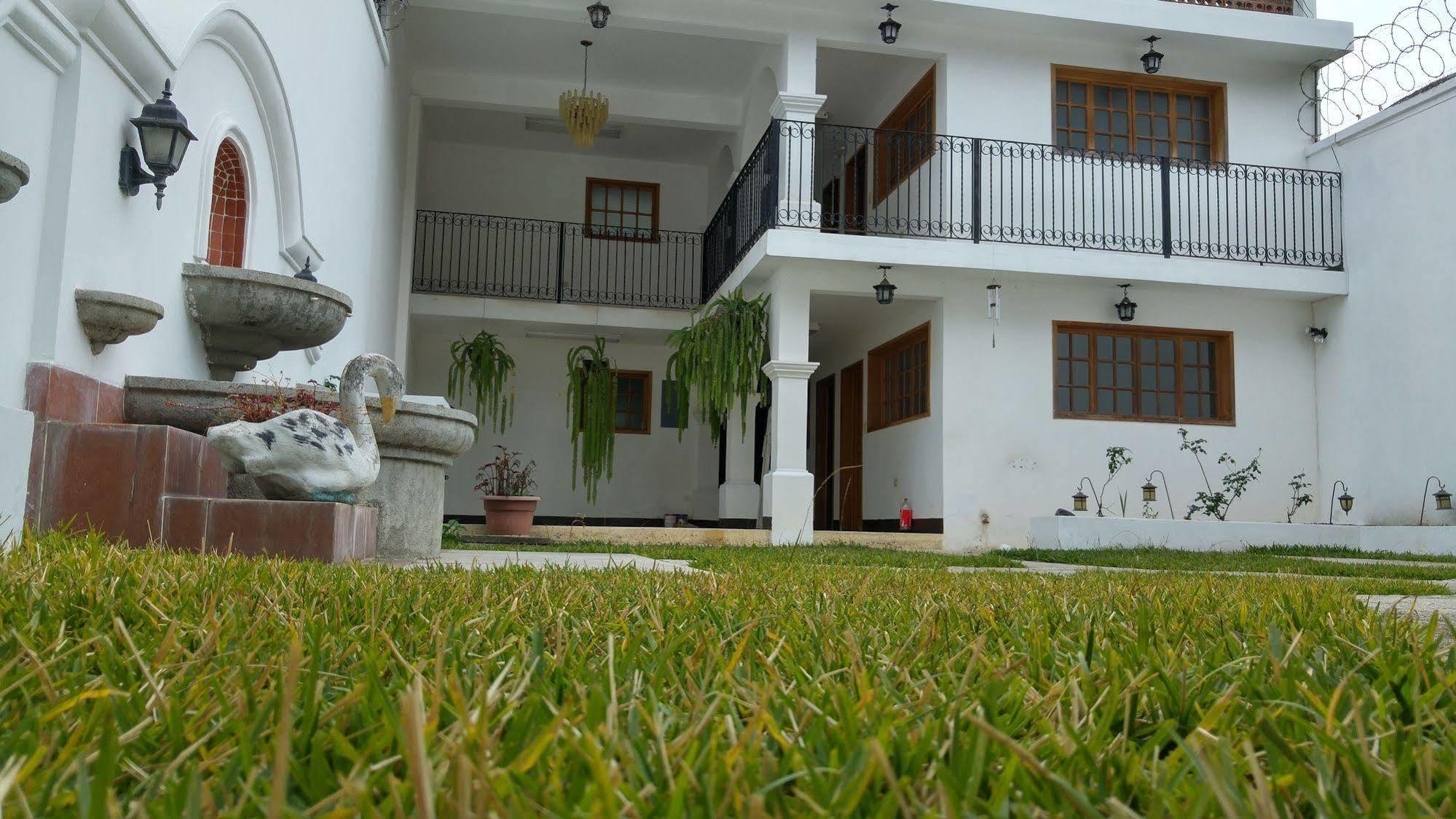 Ixkanul Antigua Hotel Bagian luar foto