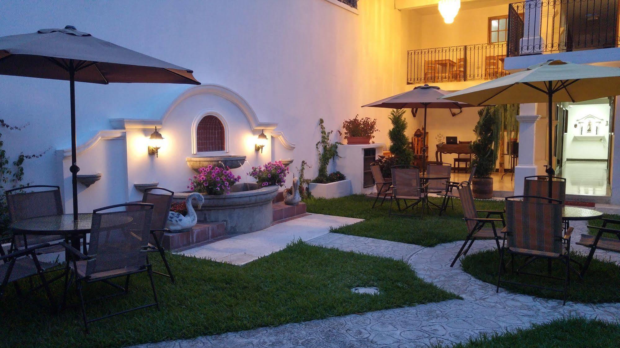 Ixkanul Antigua Hotel Bagian luar foto